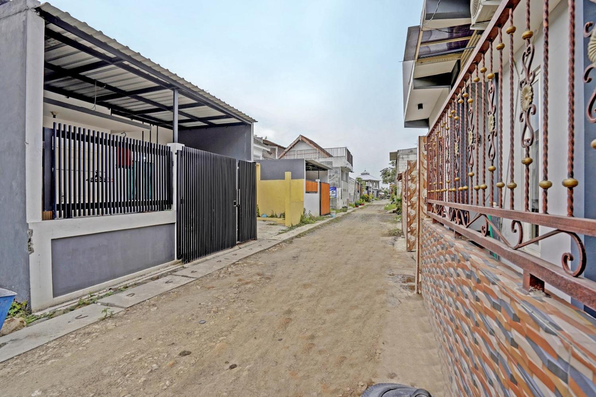 Oyo Life 91866 Paradise Ok Kost Syariah Mojokerto Bagian luar foto